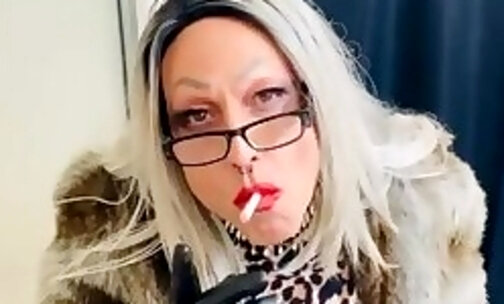 Marilyn Smoking Fetish Model Tease