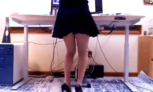high heels tranny in blue dress stroking her dick on webcam