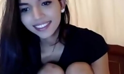 gorgeous hot tranny has shaking orgasm on webcam de