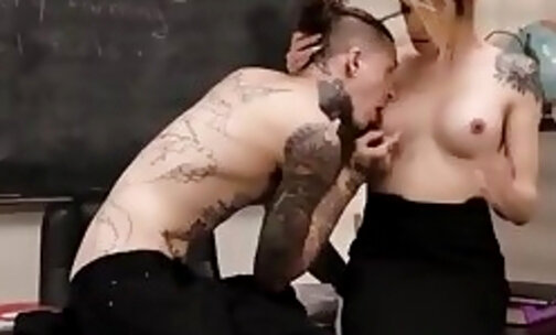 juggs tranny professor casey tongues ass fucked in a cl