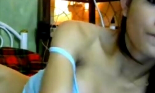 Solo TS wanks off her dick on webcam
