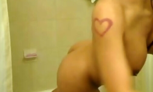 Butty naked tranny takes a shower