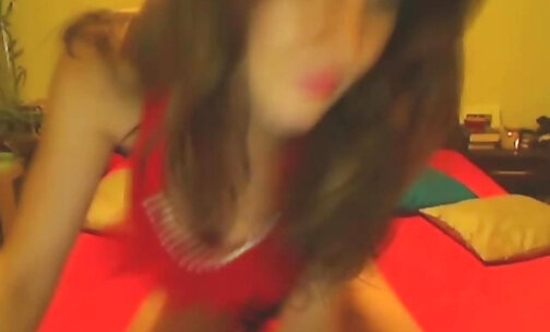 Solo TS wanks off on her webcam