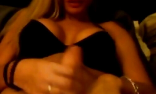 Webcam solo of a blonde ts doll