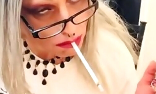 Sensual Smoking Fetish Marilyn
