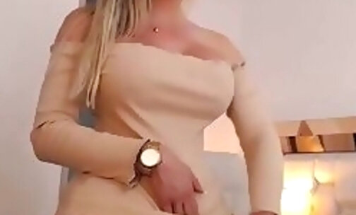 sexy huge breasts tranny jerking off on live webcam par