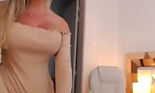 sexy huge breasts tranny jerking off on live webcam par