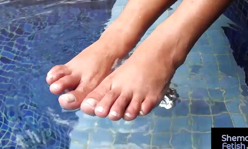 Ingrid Guimaraes shows off her sexy feet by the pool